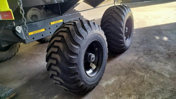 CARRETA BASCULANTE FORRAGEIRA 10000