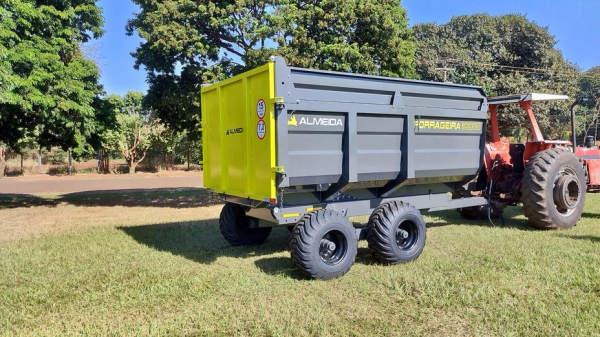 CARRETA BASCULANTE FORRAGEIRA 10000