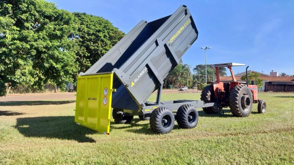 CARRETA BASCULANTE FORRAGEIRA 10000