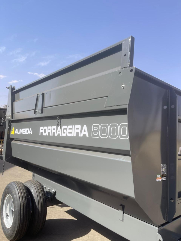 CARRETA BASCULANTE FORRAGEIRA 8000
