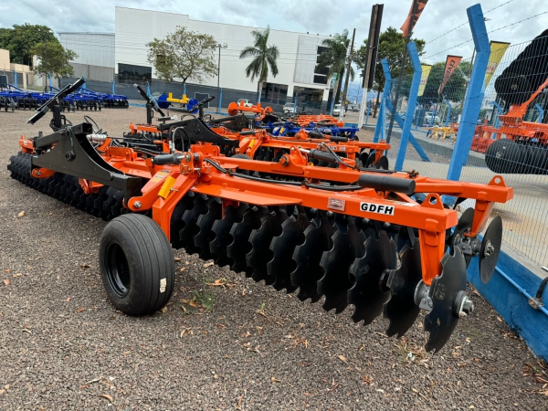 Grade Niveladora Niveladora 84 Discos 2024